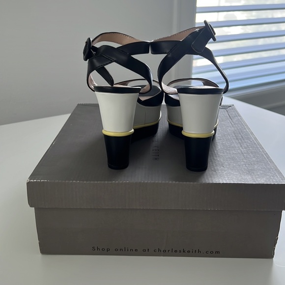 Ladies Wedge Platform Open Toe Sandal - Picture 3 of 5